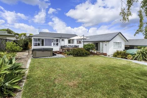 Photo of property in 80 Weatherly Road, Torbay, Auckland, 0630