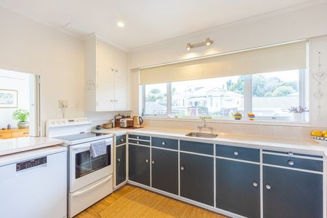 Photo of property in 48 Great North Road, Saint Johns Hill, Whanganui, 4500