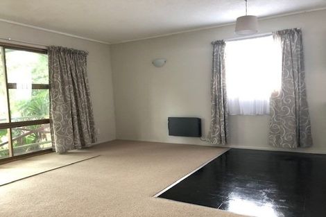 Photo of property in 1/27 Aeroview Drive, Beach Haven, Auckland, 0626