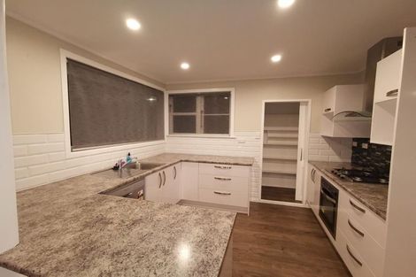 Photo of property in 52 Heretaunga Square, Silverstream, Upper Hutt, 5019