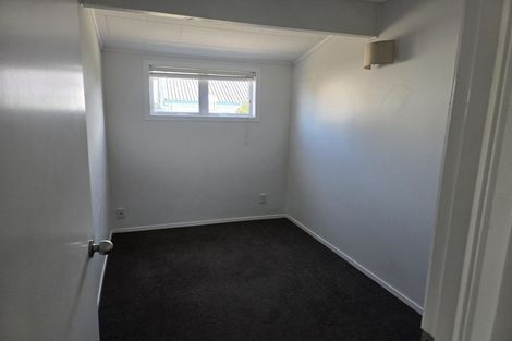 Photo of property in 2/1 Tomintoul Place, Highland Park, Auckland, 2010