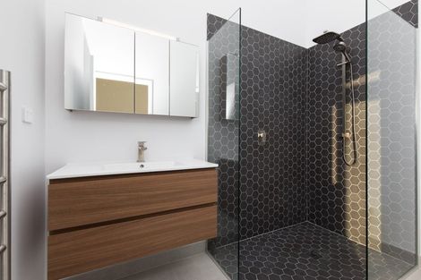 Photo of property in 2 Parachute Crescent, Papakura, 2110