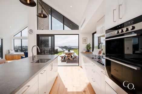 Photo of property in 42 Te Auhi Way, Welcome Bay, Tauranga, 3112