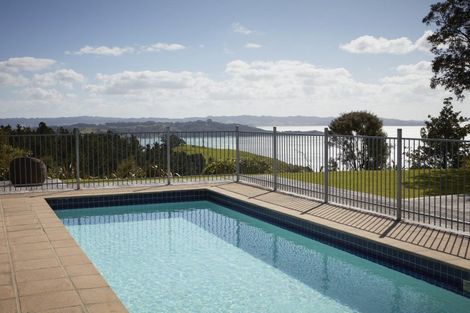 Photo of property in 15a Te Papa Road, Kawakawa Bay, 2585