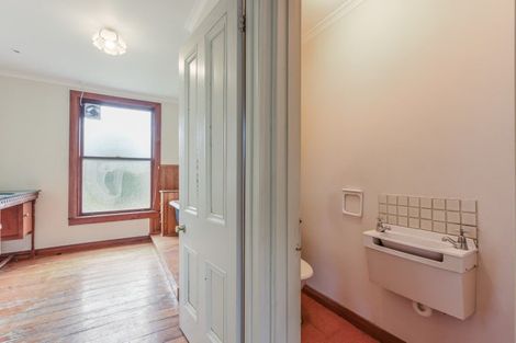 Photo of property in 24 Devon Street, Picton, 7220