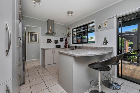 Photo of property in 17 Matua Road, Huapai, Kumeu, 0810