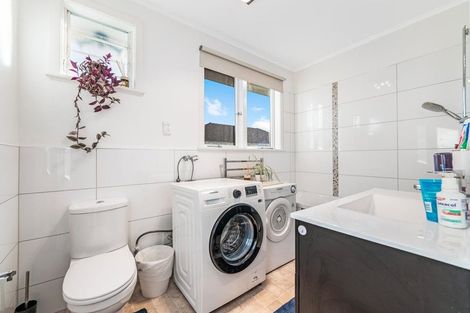 Photo of property in 27 Fairdene Avenue, Henderson, Auckland, 0610