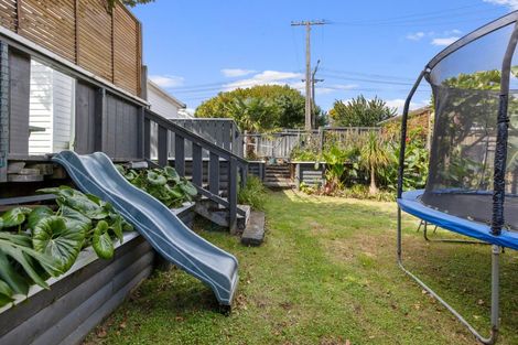 Photo of property in 54 Belt Road, New Plymouth, 4310