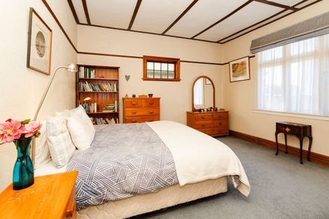 Photo of property in 73 Marine Parade, Eastbourne, Lower Hutt, 5013