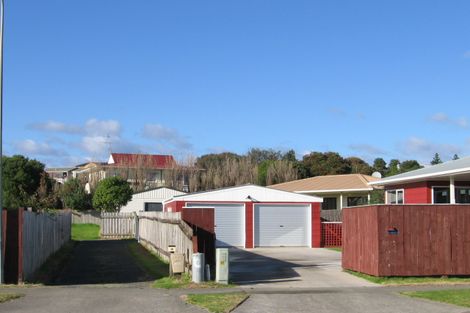 Photo of property in 94 Queens Road, Waikanae Beach, Waikanae, 5036