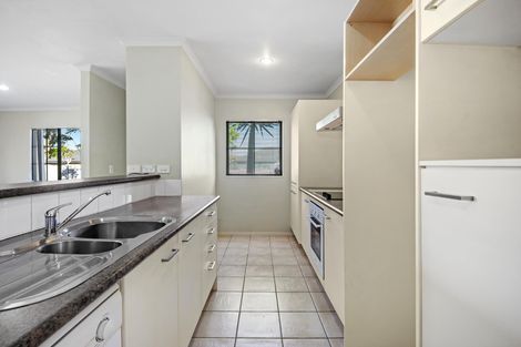 Photo of property in 17 Ashmere Lane, Weymouth, Auckland, 2103