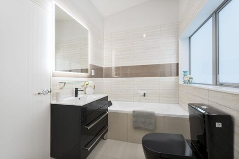 Photo of property in 2 Dhaka Lane, Ranui, Auckland, 0612