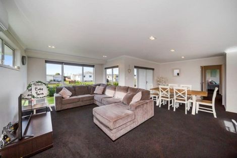 Photo of property in 33 Kamahi Avenue, Hawera, 4610