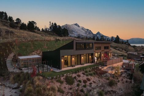 Photo of property in 11 Red Deer Rise, Kelvin Heights, Queenstown, 9300