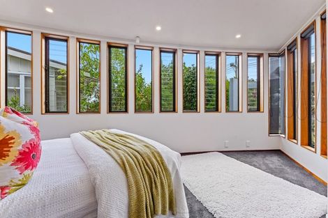 Photo of property in 65 Forrest Hill Road, Milford, Auckland, 0620