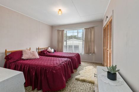 Photo of property in 15 Wright Street, Wainuiomata, Lower Hutt, 5014