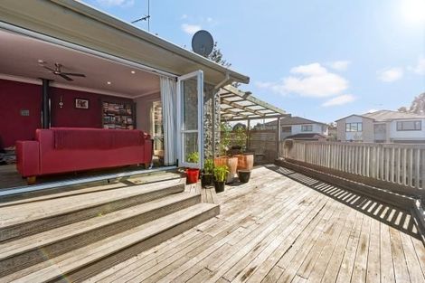 Photo of property in 1 Mirrabooka Avenue, Botany Downs, Auckland, 2010