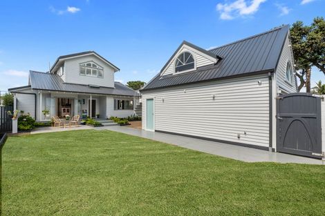 Photo of property in 51 Milford Road, Milford, Auckland, 0620