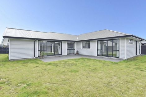 Photo of property in 11 Saint James Place, Rangiora, 7400