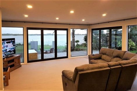 Photo of property in 37 St Annes Crescent, Wattle Downs, Auckland, 2103