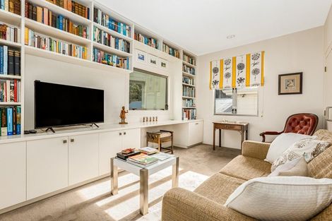 Photo of property in 6 Wesley Road, Kelburn, Wellington, 6012