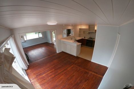 Photo of property in 28 Bertram Road, Kawakawa Bay, Papakura, 2585