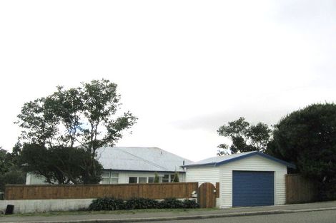 Photo of property in 39a Horokiwi Road West, Newlands, Wellington, 6037
