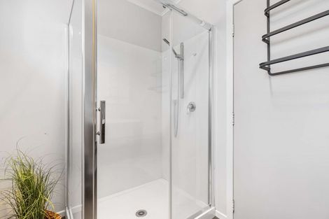 Photo of property in 5 Toatoa Place, Mangere Bridge, Auckland, 2022