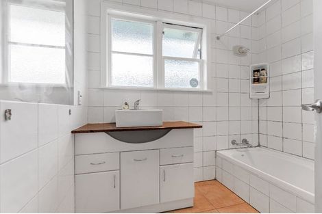 Photo of property in 11 Netherlands Avenue, Kelston, Auckland, 0602