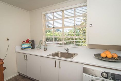 Photo of property in 72 Timaru Road, Waimate, 7924
