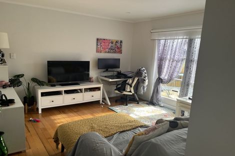 Photo of property in 2/4 Sydney Street, Hauraki, Auckland, 0622