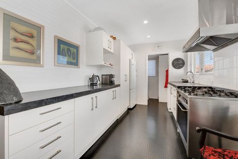 Photo of property in 5a Elizabeth Street, Orewa, 0931