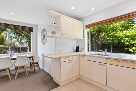 Photo of property in 52 Solomon Avenue, Redwood, Christchurch, 8051