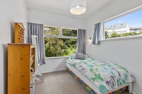 Photo of property in 5 Kellsmere Crescent, Island Bay, Wellington, 6023