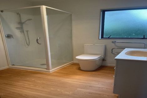 Photo of property in 18 Triangle Road, Massey, Auckland, 0614