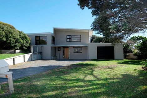 Photo of property in 51 William Street, Waikanae Beach, Waikanae, 5036