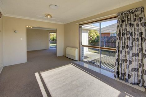 Photo of property in 19 Broadfell Avenue, Avonhead, Christchurch, 8042
