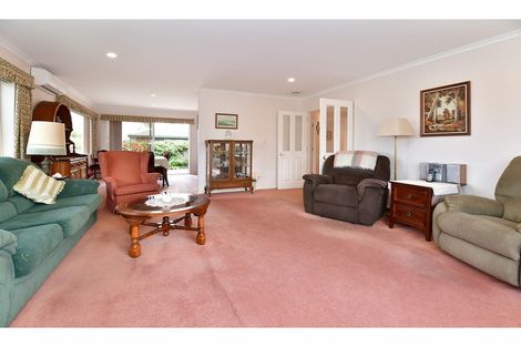 Photo of property in 15 Kath Hopper Drive, Orewa, 0931