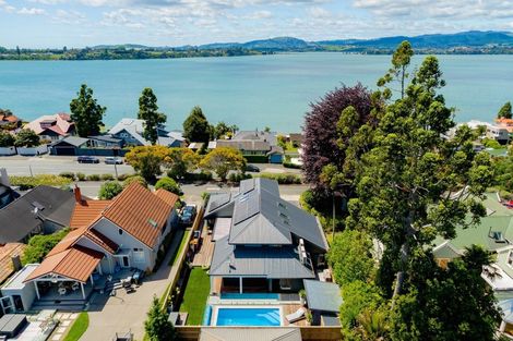Photo of property in 253 Devonport Road, Tauranga, 3110