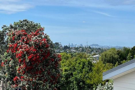 Photo of property in 7 Lavery Place, Sunnynook, Auckland, 0632