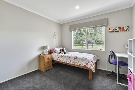 Photo of property in 1 Frank Knight Place, Waiuku, 2123
