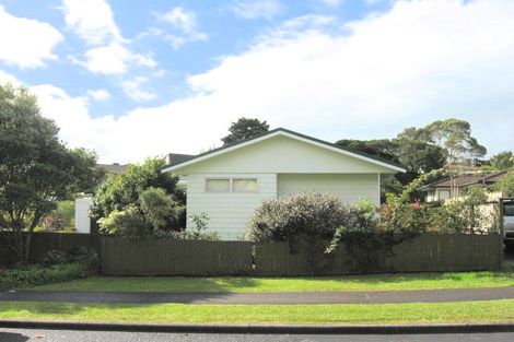 Photo of property in 20 Cairngorm Place, Highland Park, Auckland, 2010