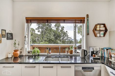 Photo of property in 46 Otitori Bay Road, Titirangi, Auckland, 0604