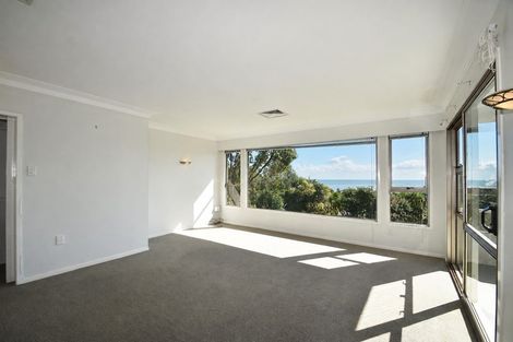 Photo of property in 24 Domain Crescent, Muriwai, Waimauku, 0881