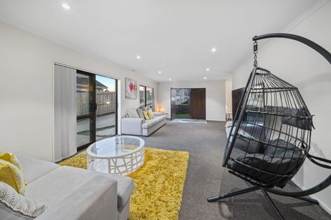 Photo of property in 14 Kereru Rise, Papakura, 2110