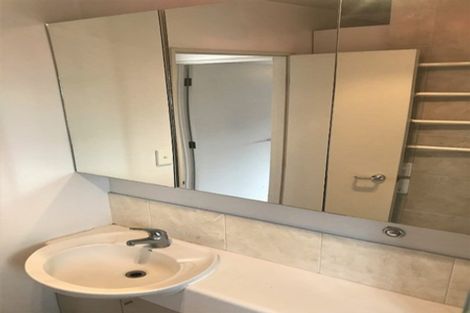 Photo of property in 8g Arotau Place, Grafton, Auckland, 1023