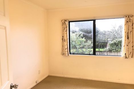 Photo of property in 15 Springside Place, New Lynn, Auckland, 0600