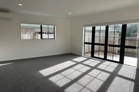 Photo of property in 1/20 Greta Place, Stanmore Bay, Whangaparaoa, 0932