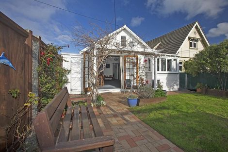 Photo of property in 63 Endeavour Street, Lyall Bay, Wellington, 6022