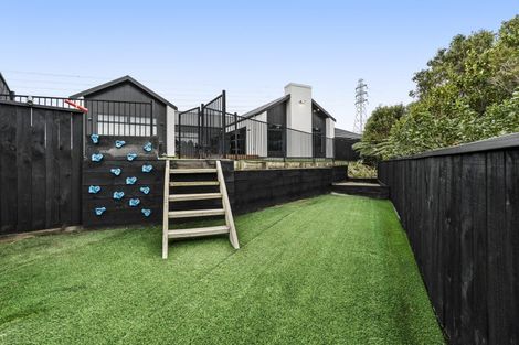 Photo of property in 28 Honeyfield Drive, Whalers Gate, New Plymouth, 4310